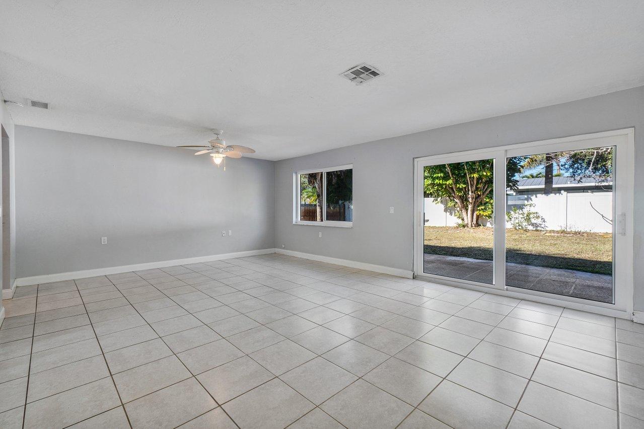 101 East Riverside Drive Jupiter, FL 33469 - Photo 7 of 33 007-101EastRiversideDrive-Jupiter-FL-334