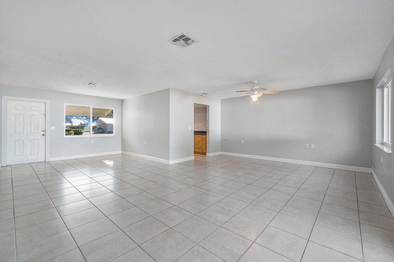 101 East Riverside Drive Jupiter, FL 33469 - Photo 8 of 33 008-101EastRiversideDrive-Jupiter-FL-334