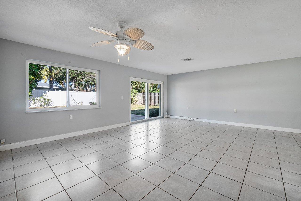101 East Riverside Drive Jupiter, FL 33469 - Photo 9 of 33 009-101EastRiversideDrive-Jupiter-FL-334