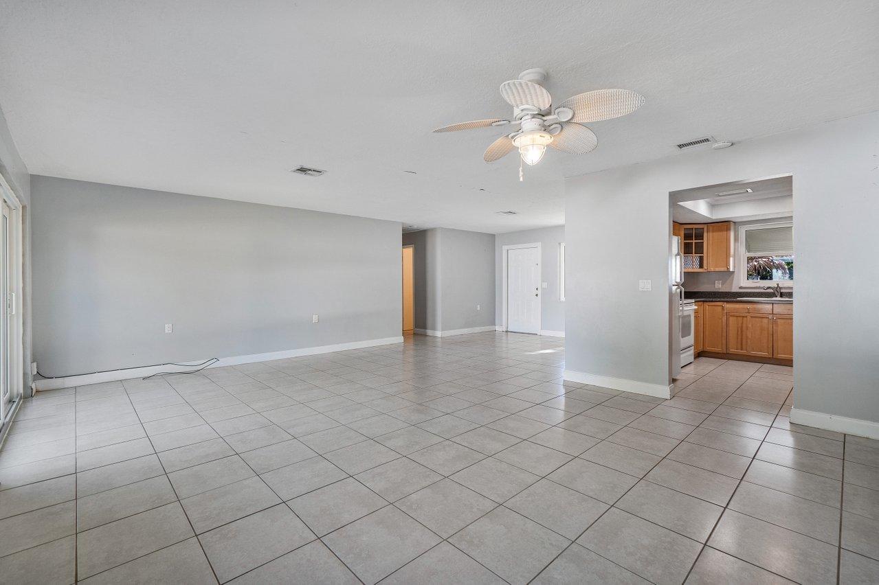 101 East Riverside Drive Jupiter, FL 33469 - Photo 10 of 33 010-101EastRiversideDrive-Jupiter-FL-334