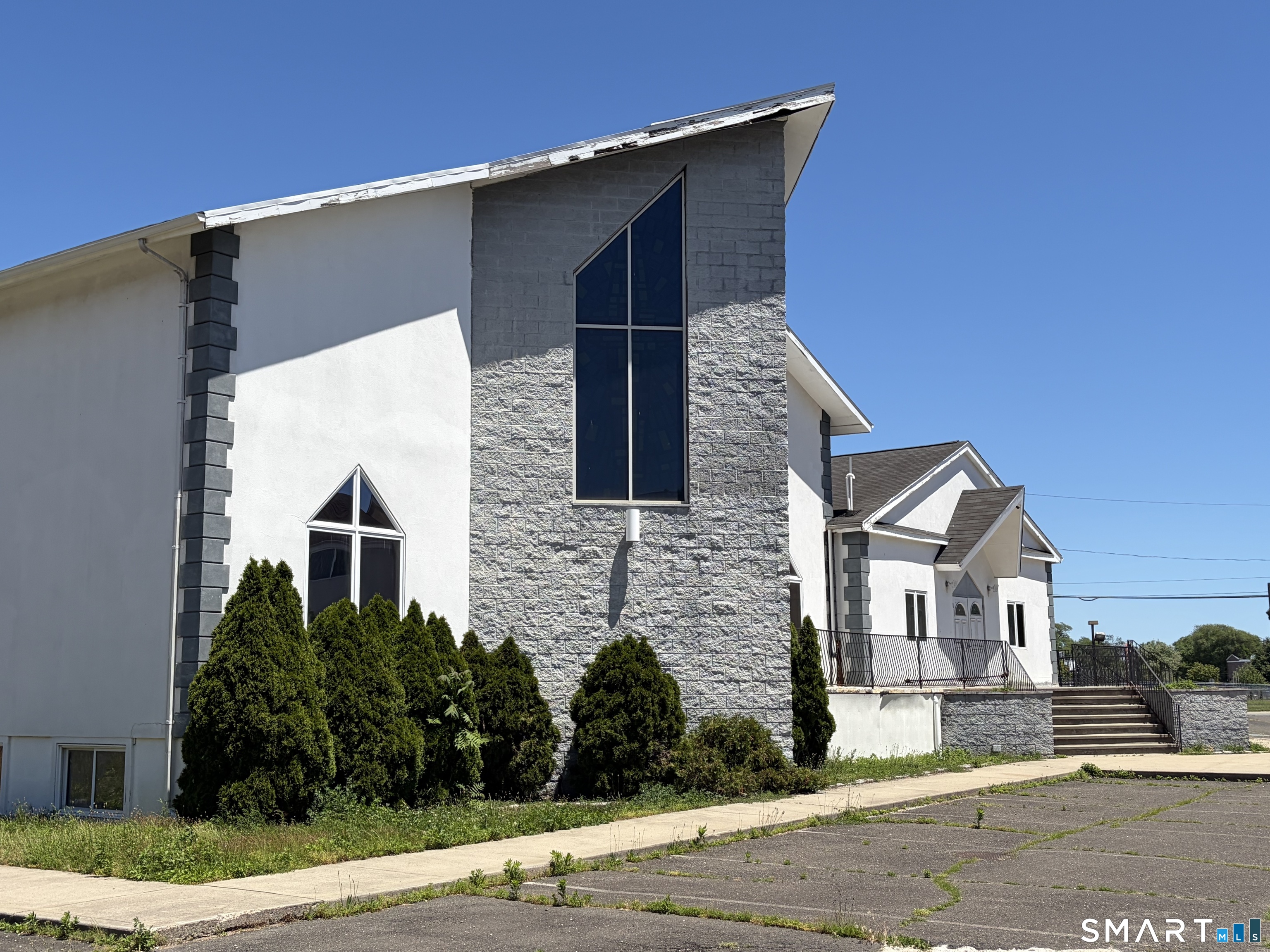 240 Hamilton Street Bridgeport, CT 06608 - Photo 2 of 8 a front view of a house with a yard