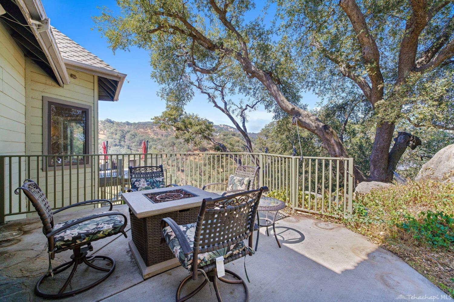 24500 Heather Court Tehachapi, CA 93561 - Photo 25 of 60 a view of a chairs and table in the patio