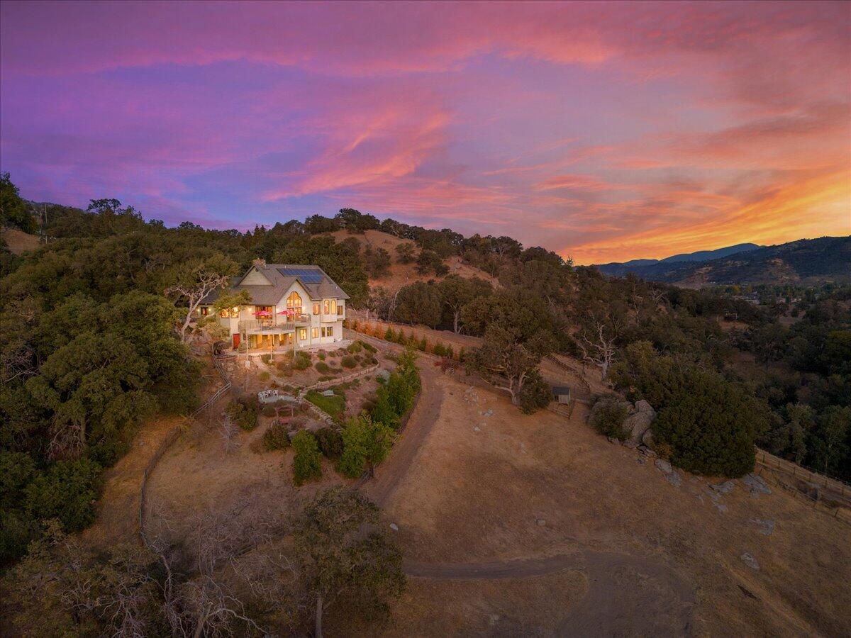 24500 Heather Court Tehachapi, CA 93561 - Photo 5 of 60 a view of a houses with mountains in the background