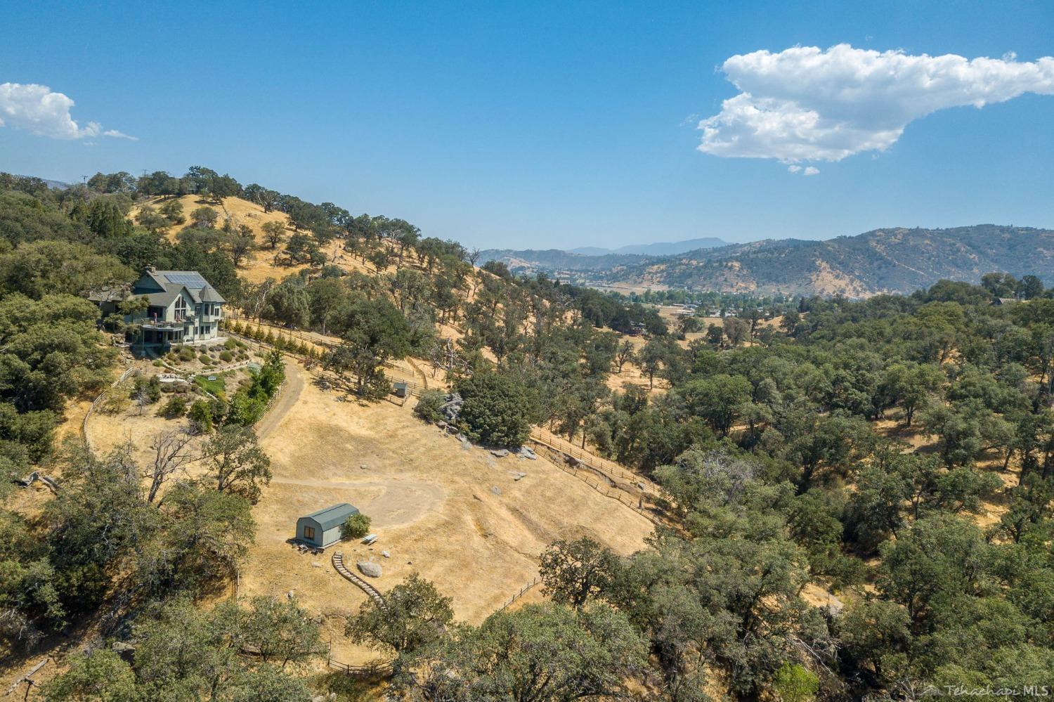 24500 Heather Court Tehachapi, CA 93561 - Photo 55 of 60 a view of a dry yard with mountains in the background