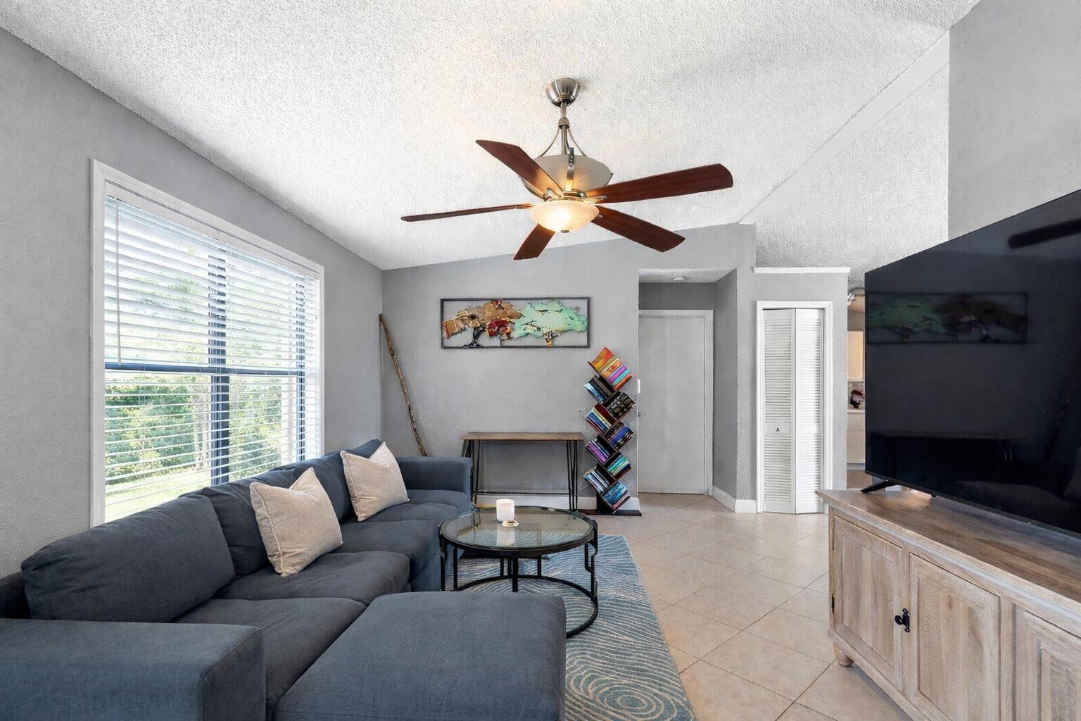 27147 Dolphin Road Summerland Key, FL 33042 - Photo 10 of 19 Living Room Entertainment Room