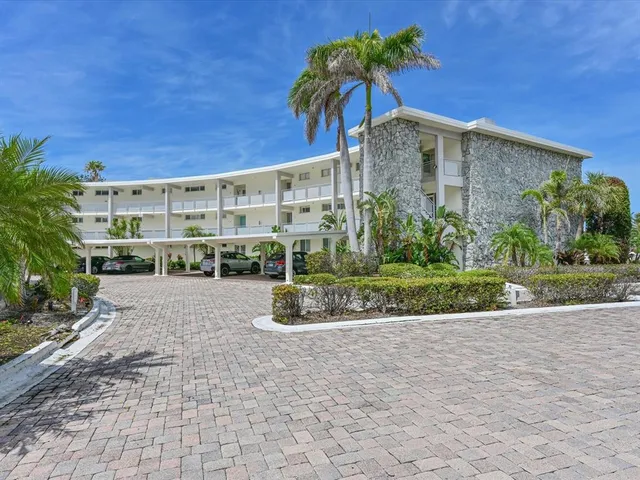 $975,000 | 100 Sands Point Road, Unit 225, Longboat Key, FL 34228