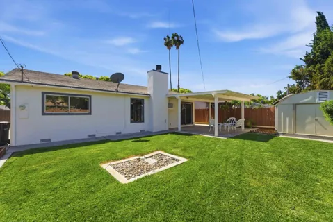 a view of a house with a backyard