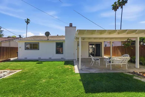 a view of a house with a backyard