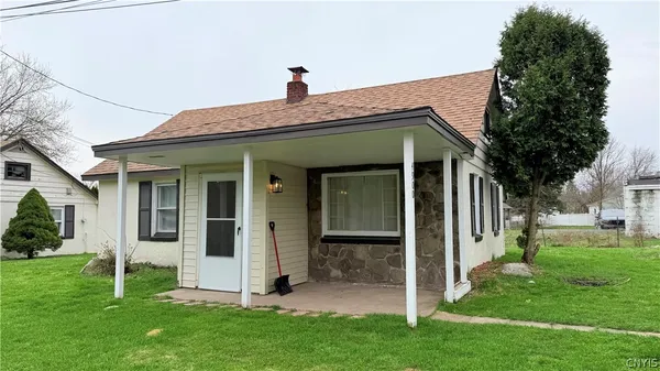 $1,700 | 4900 Bear Road, Clay, NY 13088