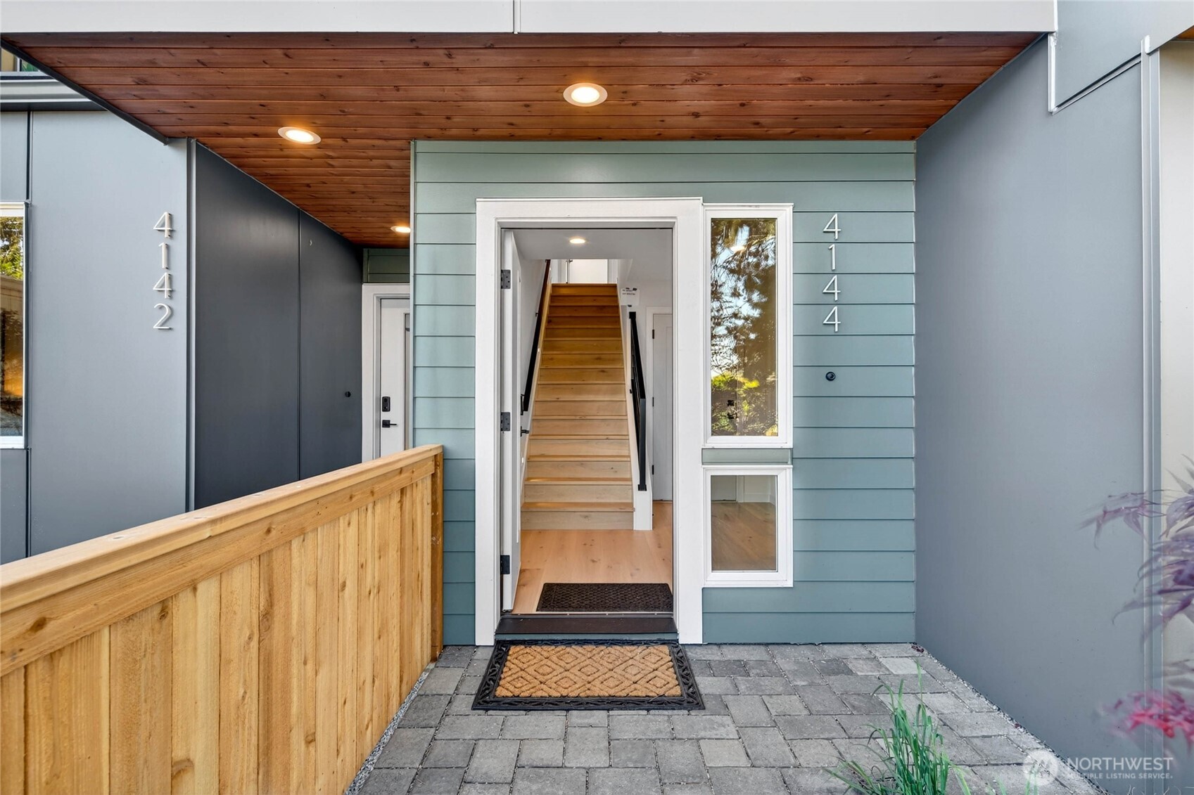 4144 44th Avenue Southwest Seattle, WA 98116 - Photo 4 of 35
