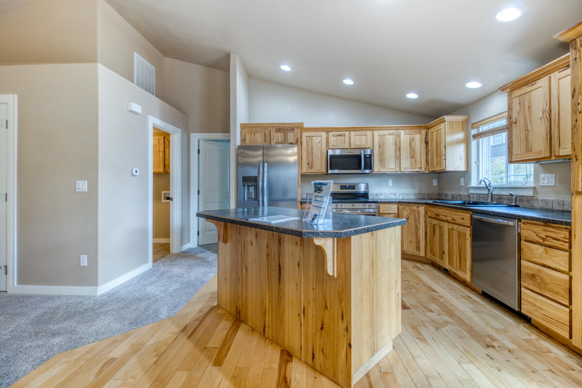 51322 Preble Way La Pine, OR 97739 - Photo 12 of 25 Tons of storage, including in the island