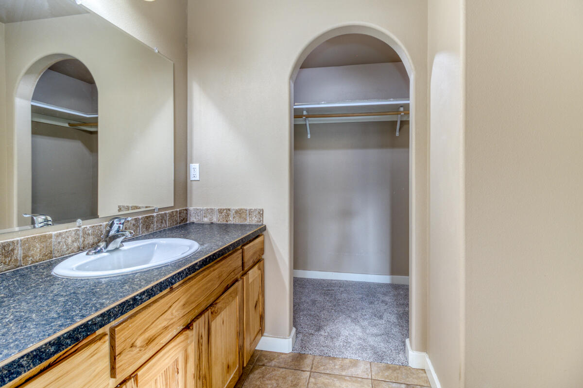 51322 Preble Way La Pine, OR 97739 - Photo 14 of 25 Primary en suite