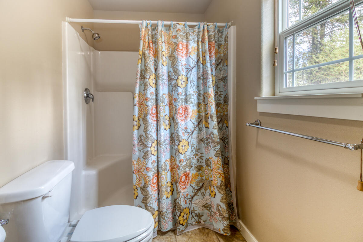 51322 Preble Way La Pine, OR 97739 - Photo 15 of 25 Primary en suite
