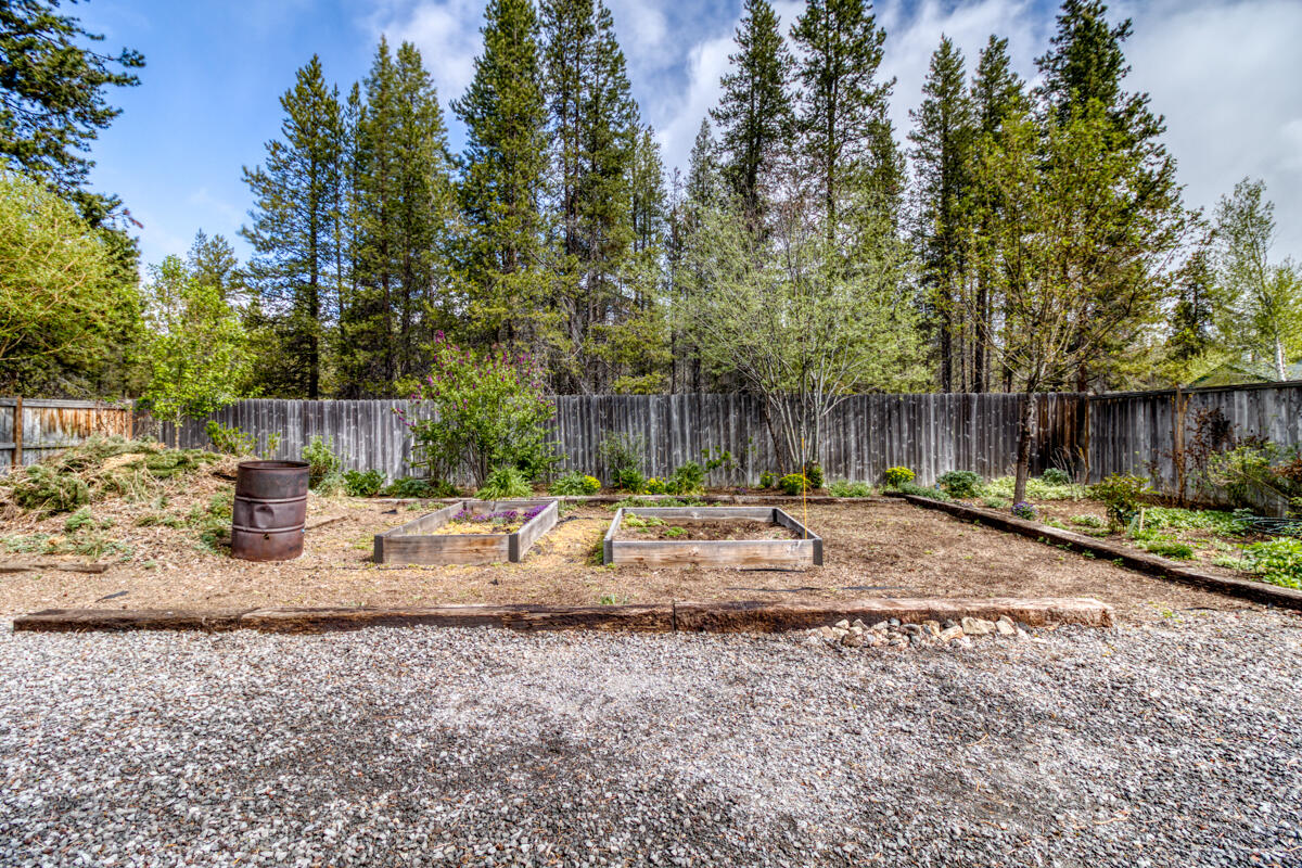 51322 Preble Way La Pine, OR 97739 - Photo 22 of 25 Nice garden area