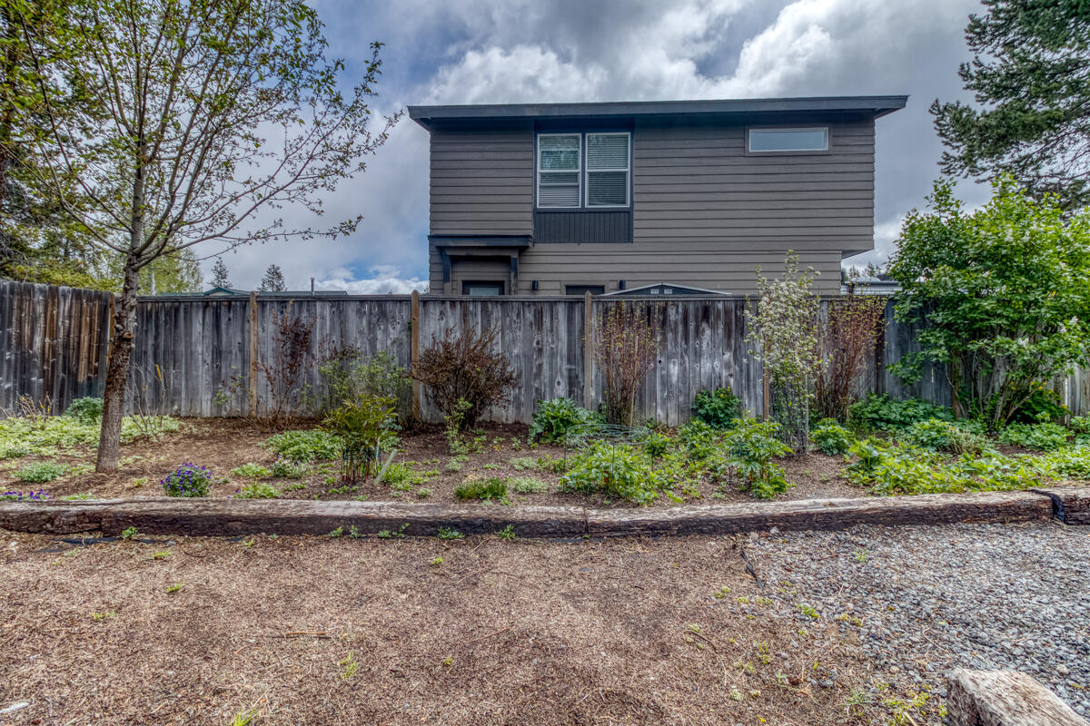 51322 Preble Way La Pine, OR 97739 - Photo 23 of 25 Beautiful landscaping