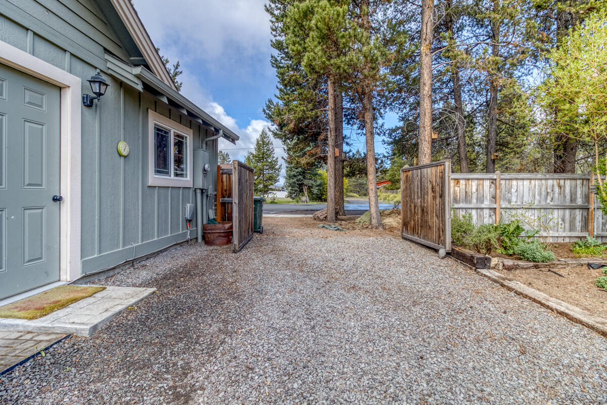 51322 Preble Way La Pine, OR 97739 - Photo 6 of 25 Man door to garage from back yard