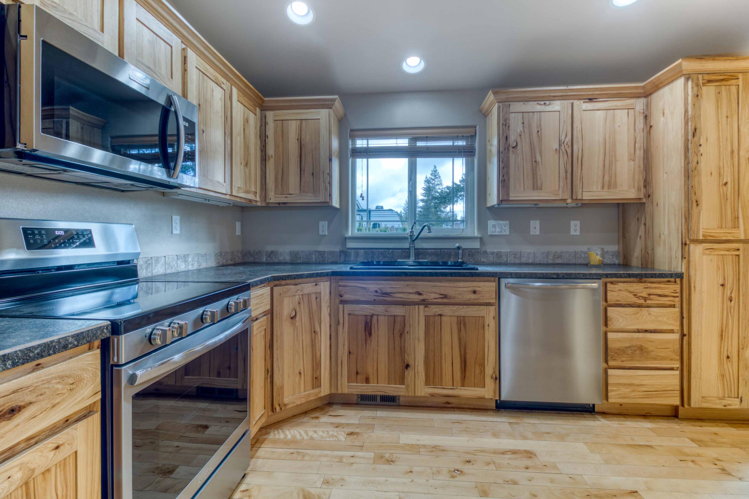 51322 Preble Way La Pine, OR 97739 - Photo 10 of 25 All new appliances just installed