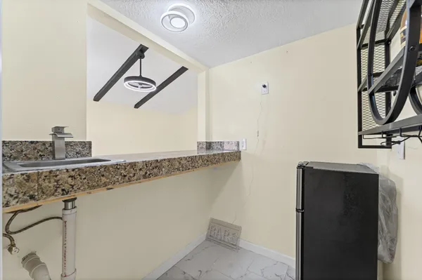 $2,500 | 10531 Spanish Grant Drive, Sugar Land, TX 77498