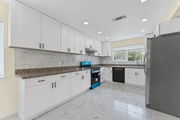 $2,500 | 10531 Spanish Grant Drive, Sugar Land, TX 77498