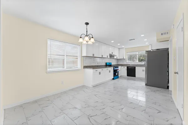 $2,500 | 10531 Spanish Grant Drive, Sugar Land, TX 77498