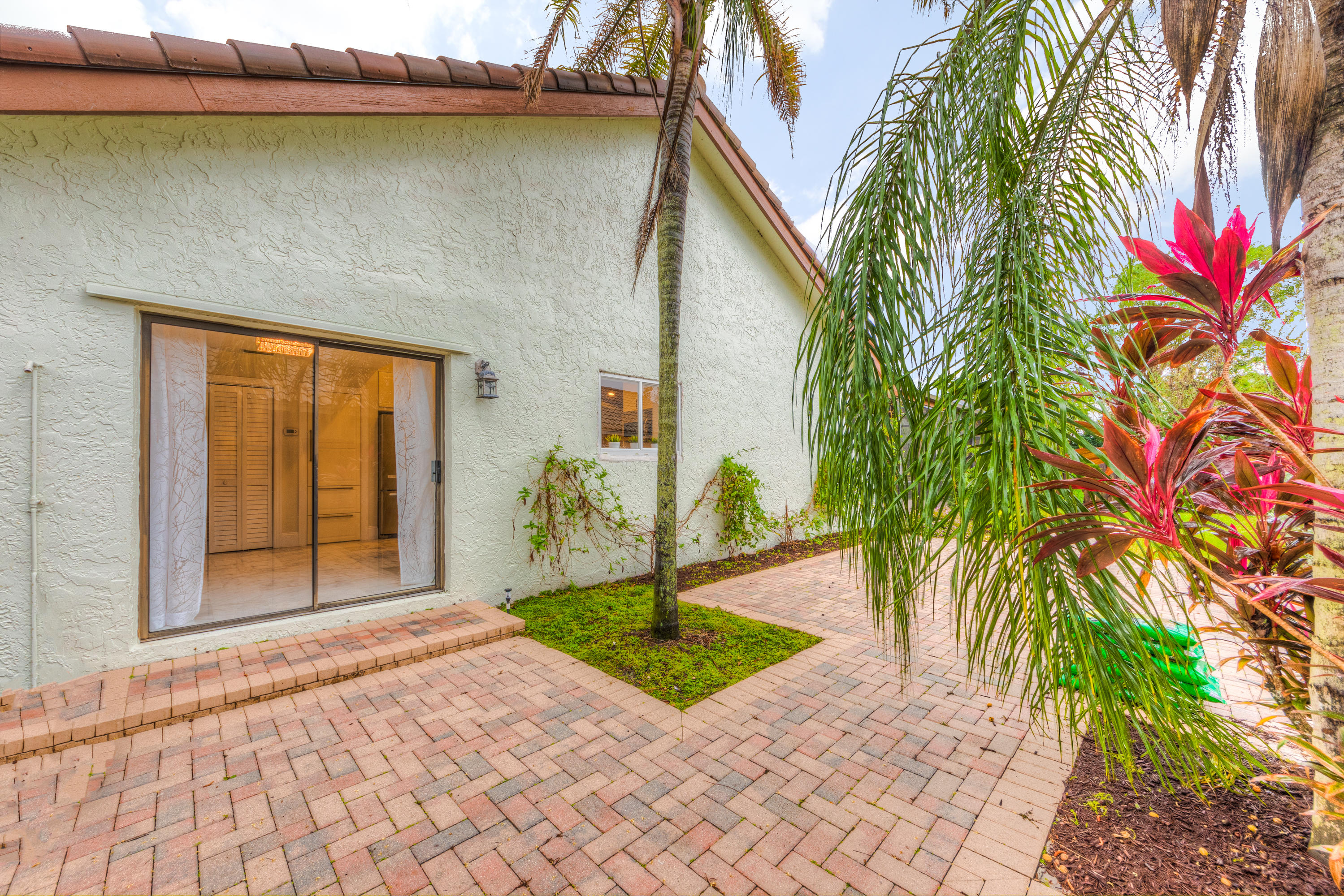 7672 Estrella Circle Boca Raton, FL 33433 - Photo 26 of 39 ESTANCIA SIDE OF THE HOUSE
