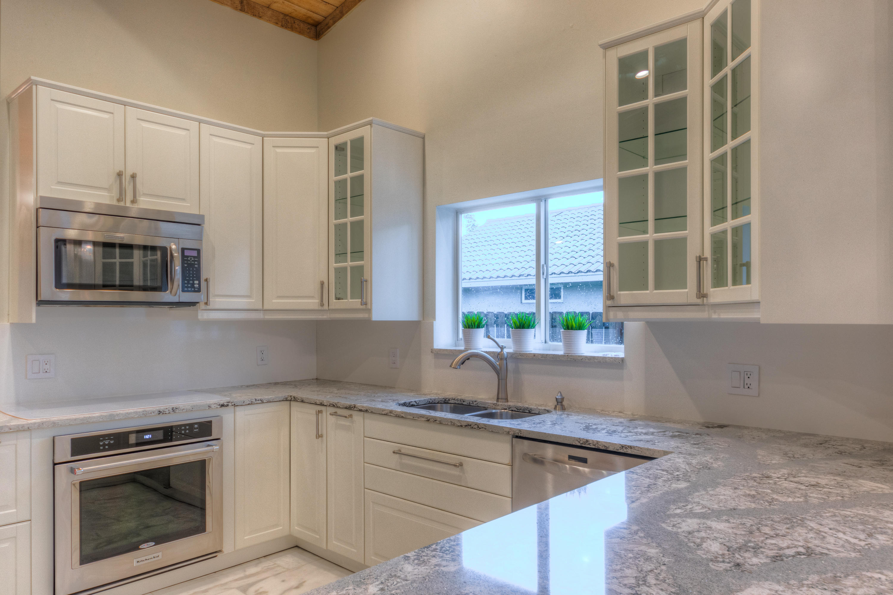 7672 Estrella Circle Boca Raton, FL 33433 - Photo 8 of 39 ESTANCIA KITCHEN