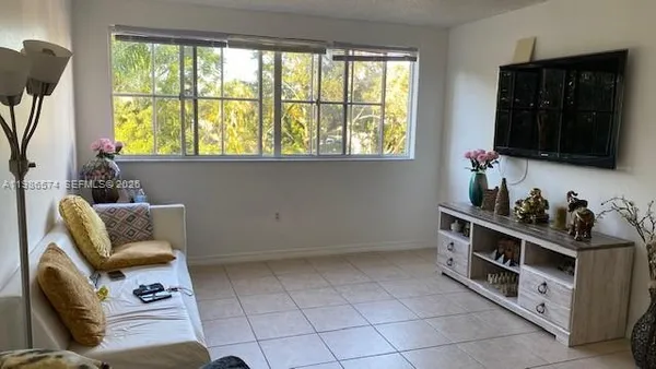 $222,900 | 6195 Northwest 186th Street, Unit 309, Hialeah, FL 33015