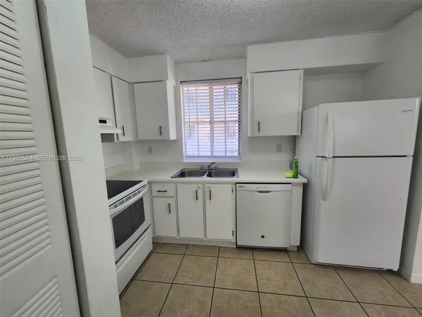$222,900 | 6195 Northwest 186th Street, Unit 309, Hialeah, FL 33015