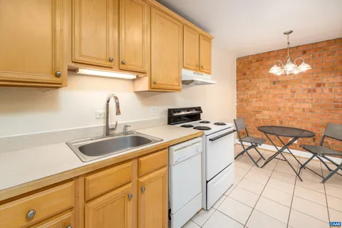 $245,000 | 1800 Jefferson Park Avenue, Unit 5, Charlottesville, VA 22903