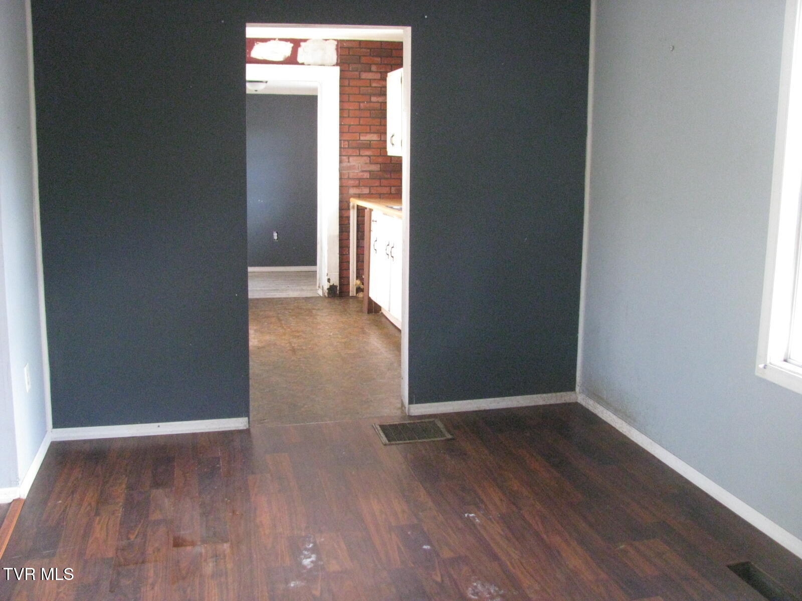 104 North Paperville Road Bristol, TN 37620 - Photo 12 of 18 IMG_7642