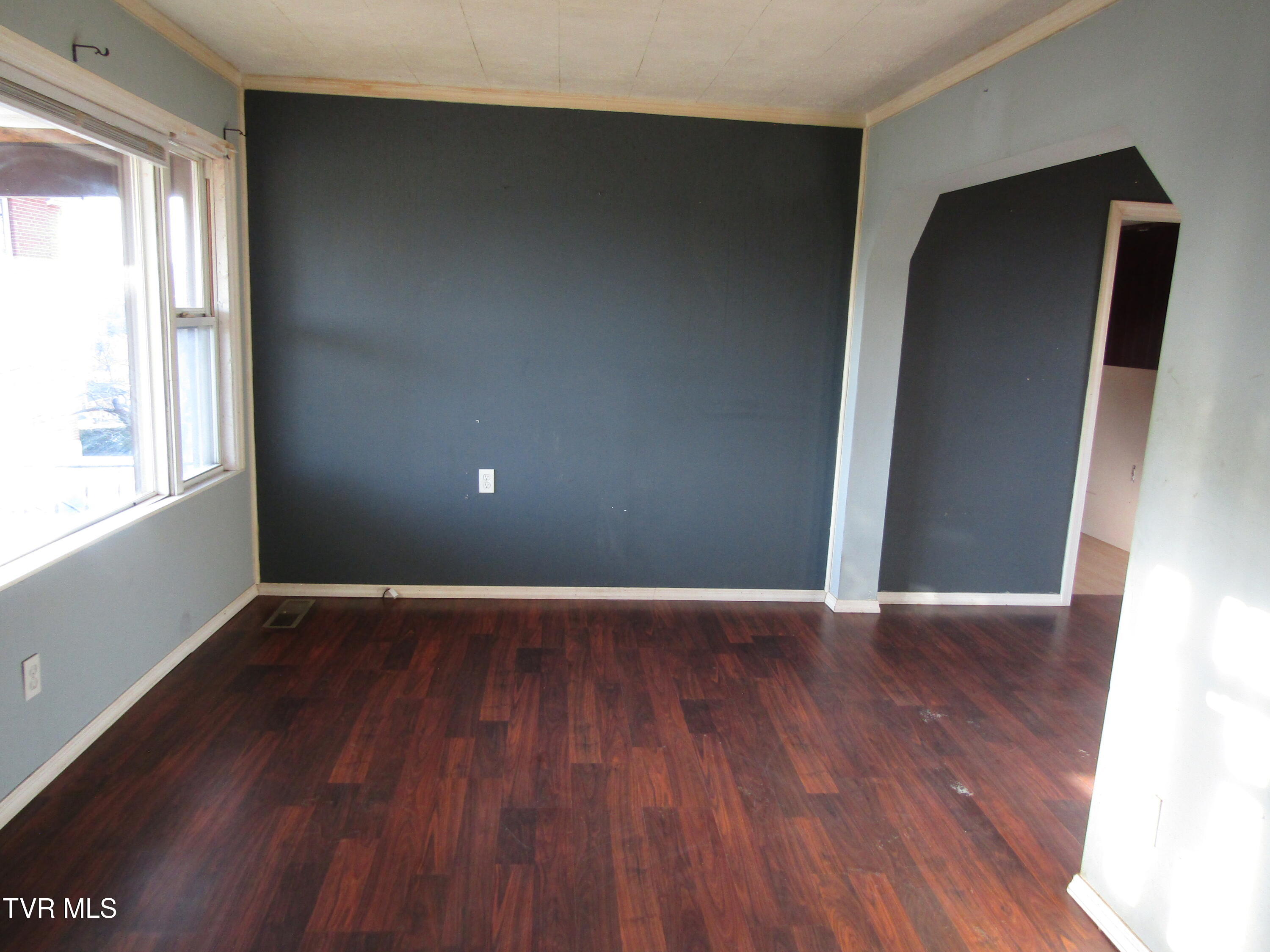 104 North Paperville Road Bristol, TN 37620 - Photo 5 of 18 IMG_3681