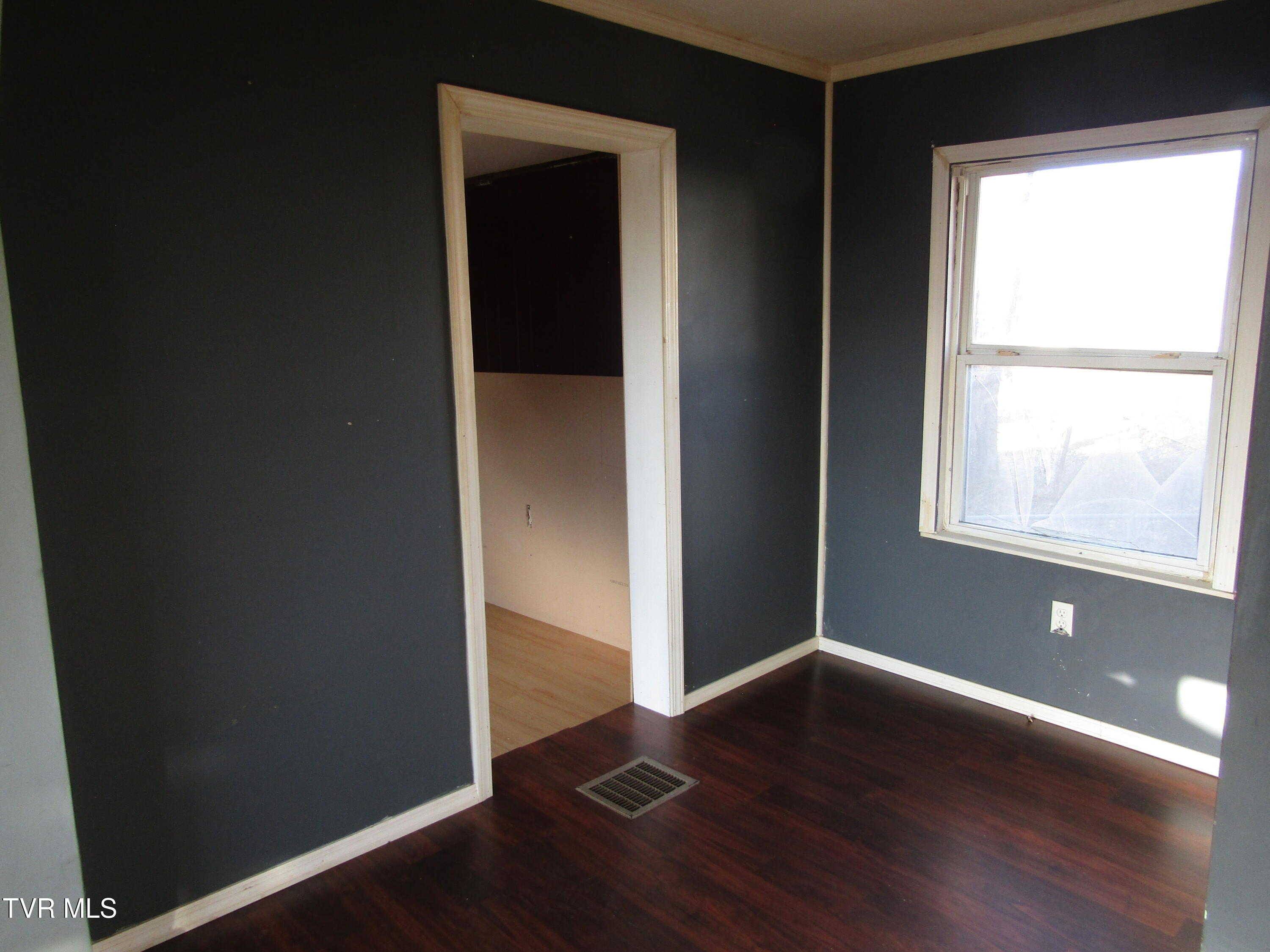 104 North Paperville Road Bristol, TN 37620 - Photo 6 of 18 IMG_3683