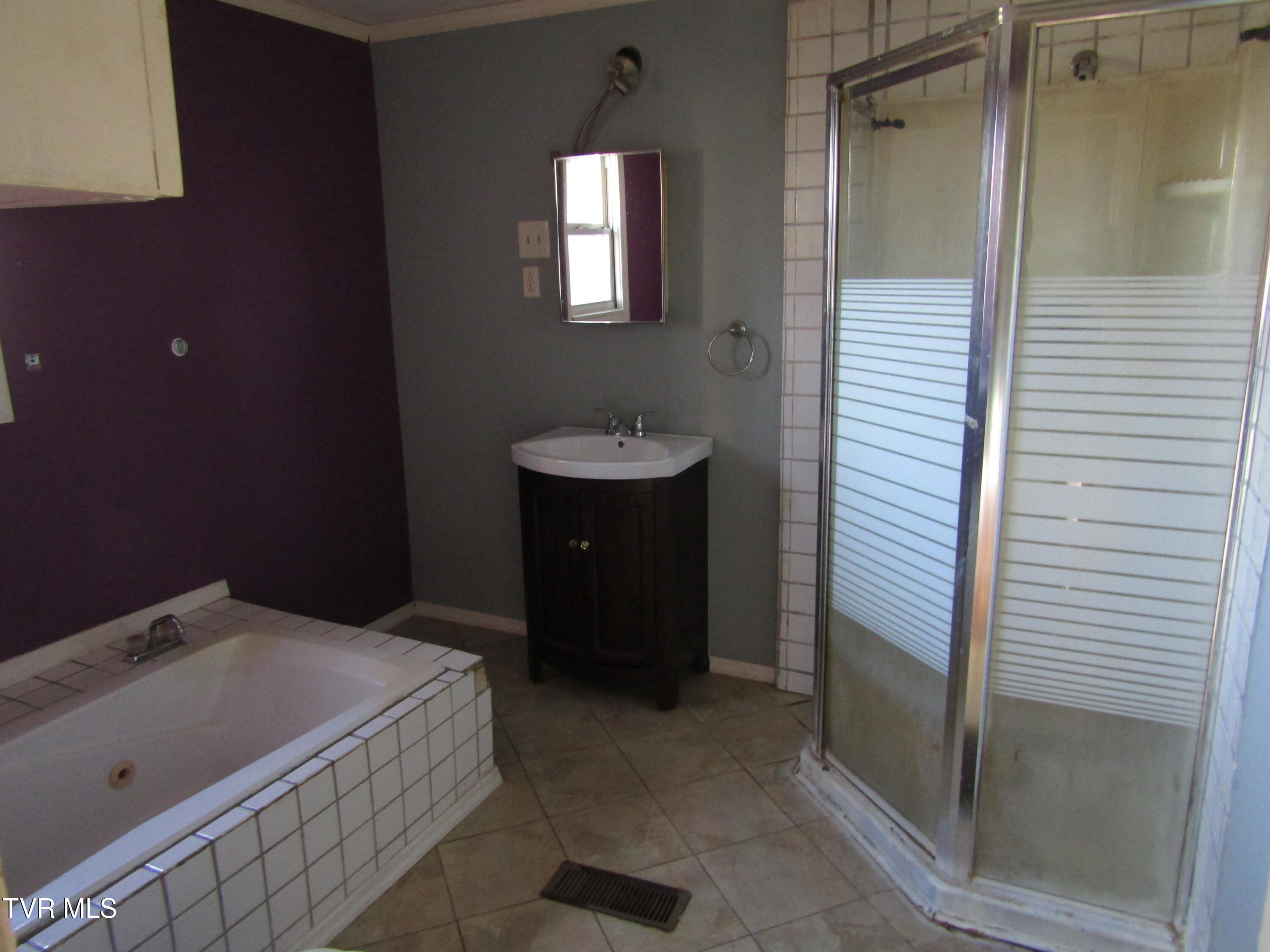 104 North Paperville Road Bristol, TN 37620 - Photo 8 of 18 IMG_3690