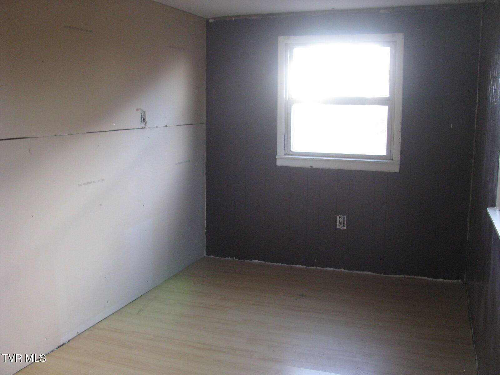 104 North Paperville Road Bristol, TN 37620 - Photo 10 of 18 IMG_7637