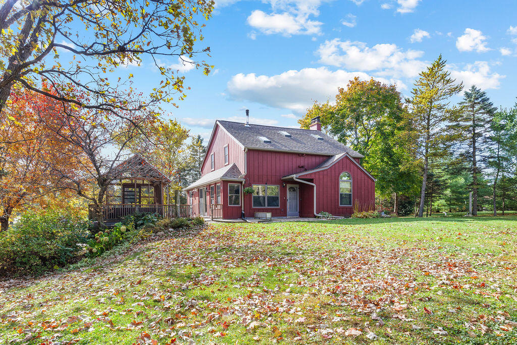 215 Criglas Road Wales, WI 53183 - Photo 4 of 48 IMG_9160