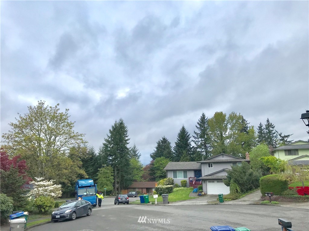 2033 Jones Circle Southeast Renton, WA 98055 - Photo 3 of 12
