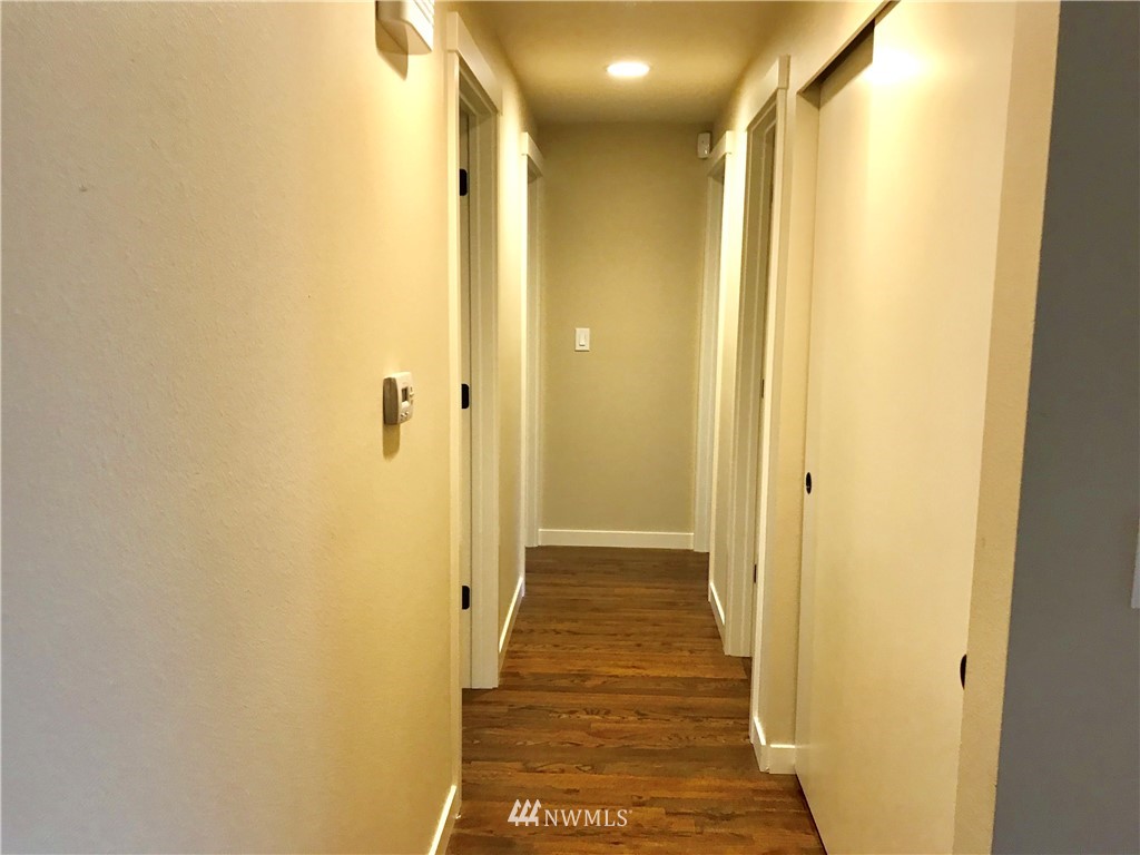 2033 Jones Circle Southeast Renton, WA 98055 - Photo 4 of 12