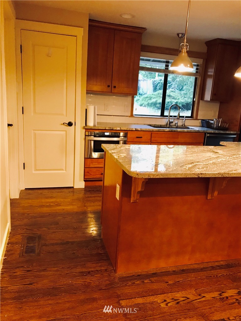 2033 Jones Circle Southeast Renton, WA 98055 - Photo 9 of 12