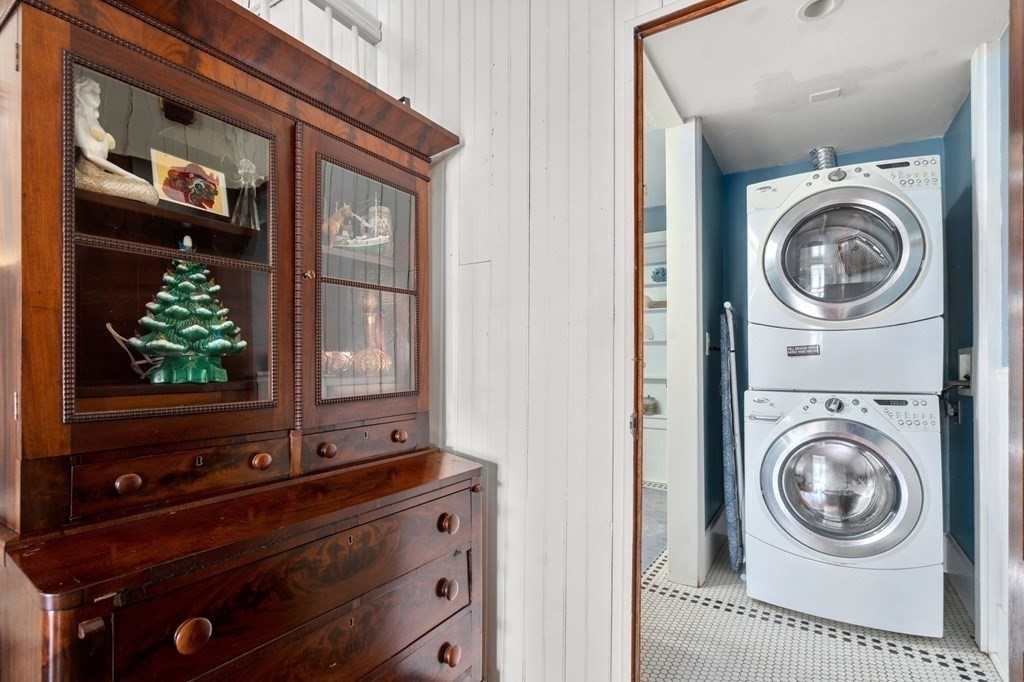 7 North Water Street Wareham, MA 02558 - Photo 16 of 39 a view of that has washer and dryer