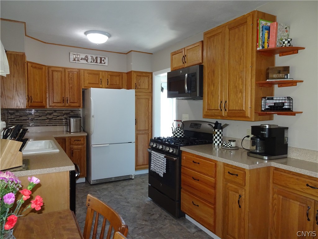 111 Newcastle Road Geddes, NY 13219 - Photo 8 of 30