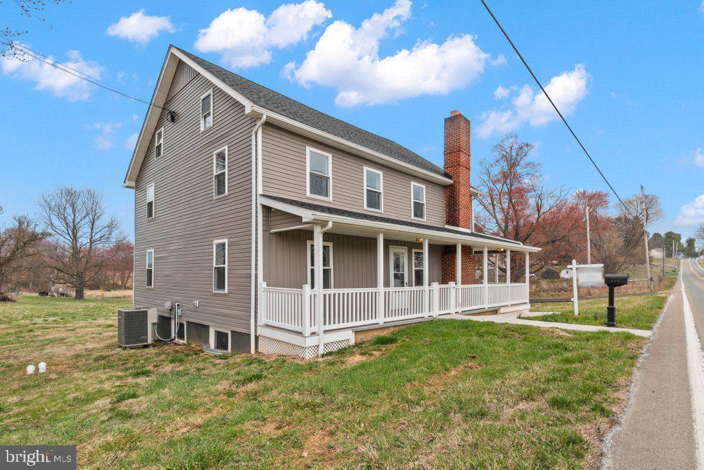 683 Graceton Road Fawn Grove, PA 17321 - Photo 3 of 27 Gallery Image 3