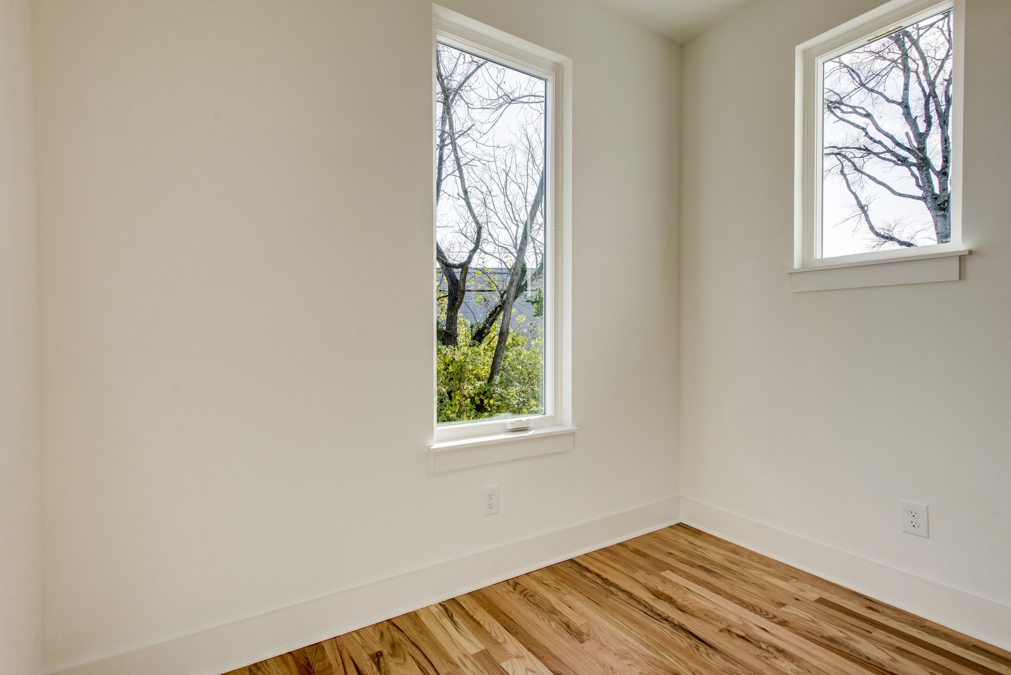 505 Croley Drive Nashville, TN 37209 - Photo 24 of 38 an empty room with windows