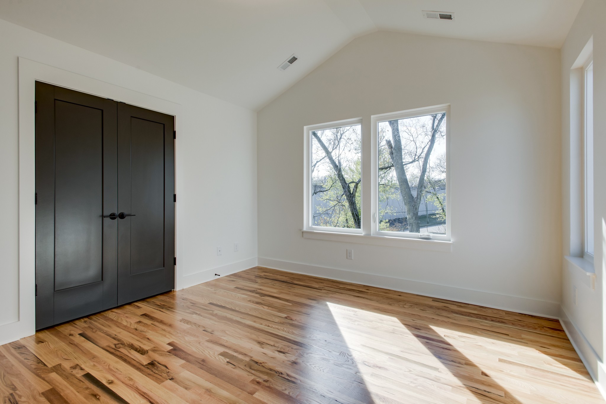 505 Croley Drive Nashville, TN 37209 - Photo 33 of 38 a bedroom with a bed and a window