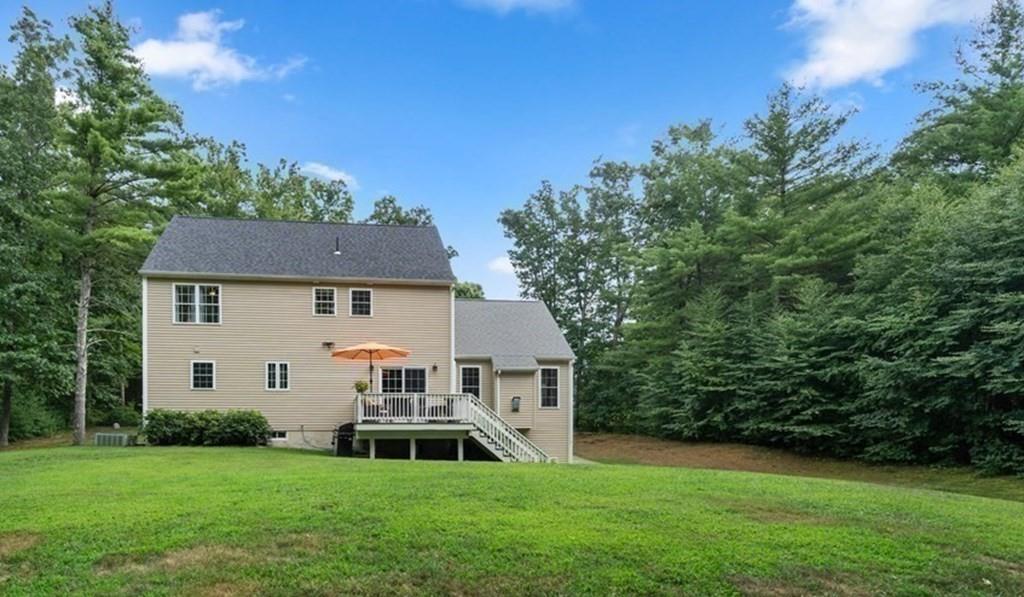 253 Walker Road Sturbridge, MA 01566 - Photo 31 of 31 a front view of a house with a garden