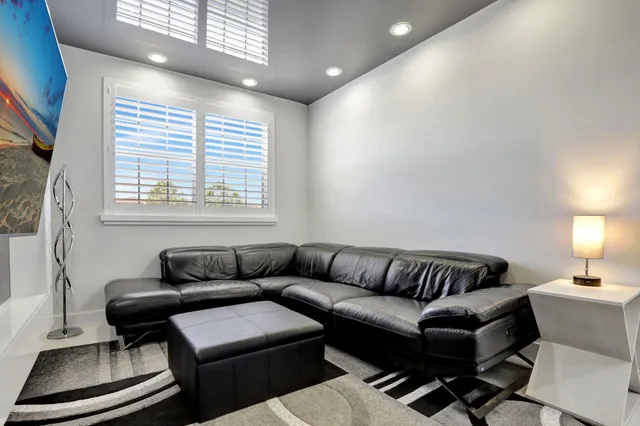 $649,000 | 6584 Villa Sonrisa Drive, Unit 1122, Boca Raton, FL 33433