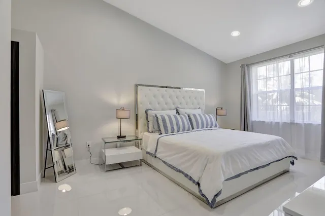 $649,000 | 6584 Villa Sonrisa Drive, Unit 1122, Boca Raton, FL 33433