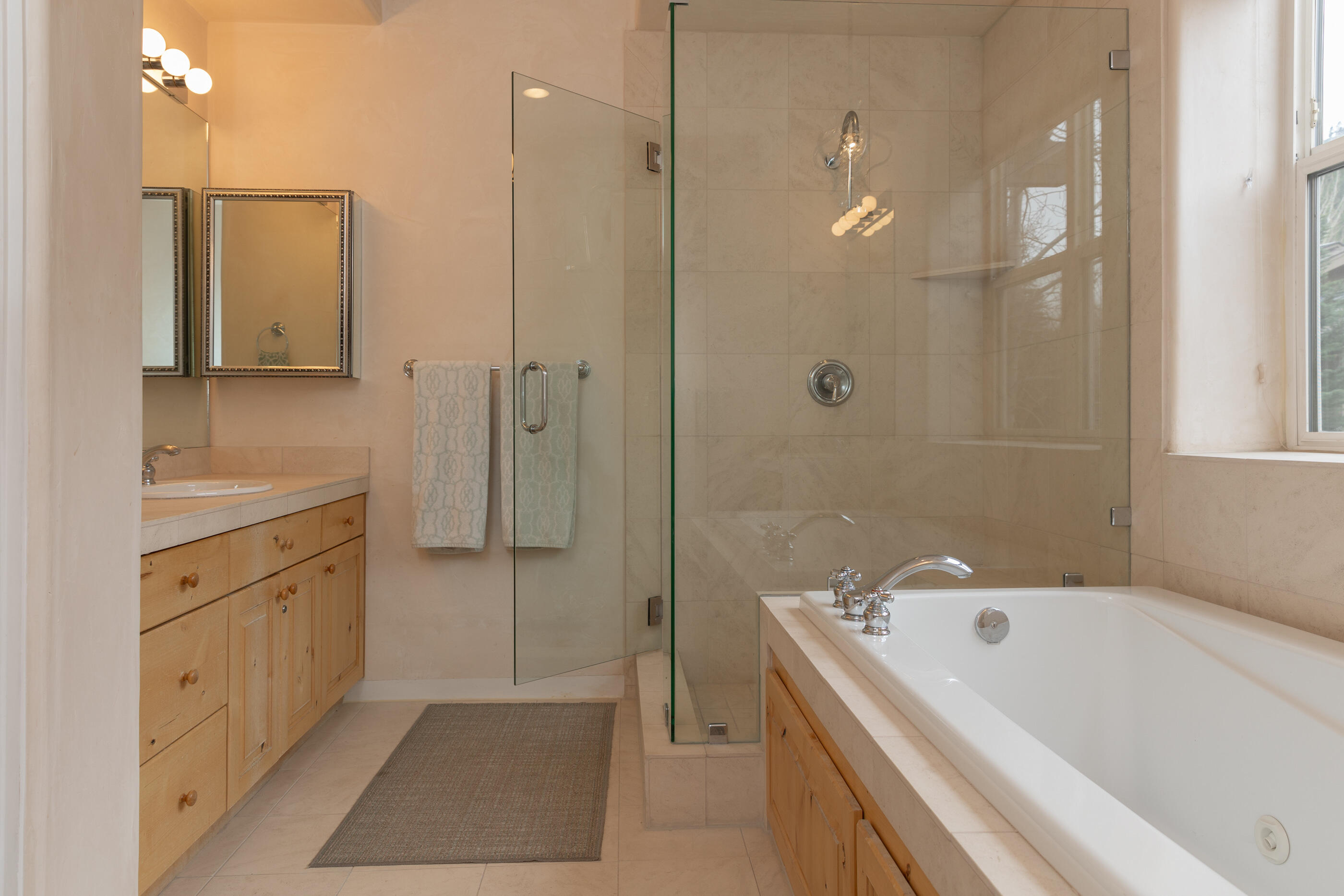 215 River Ridge Lane, Unit B Ketchum, ID 83340 - Photo 15 of 30 Primary Bath