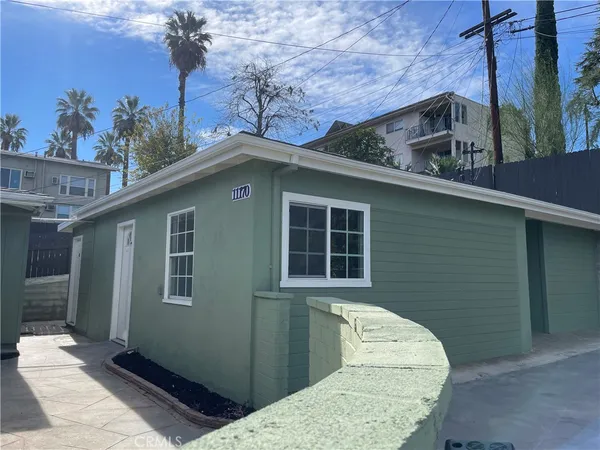 a house view with a outdoor space