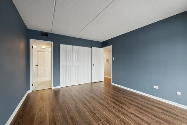 $249,000 | 8025 Woodglen Lane, Unit 303, Downers Grove, IL 60516