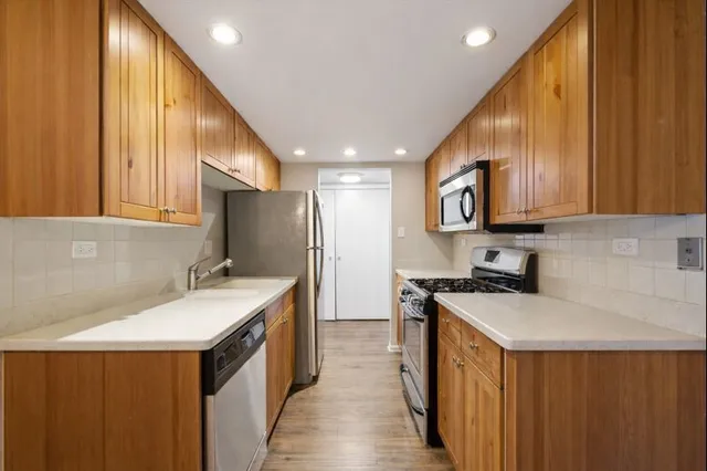 $249,000 | 8025 Woodglen Lane, Unit 303, Downers Grove, IL 60516